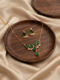 Chain pendant necklace with earrings